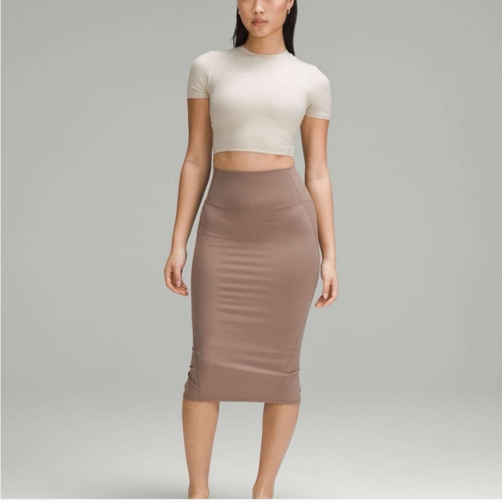 Nwt Lululemon Nulu Slim-Fit High-Rise Skirt